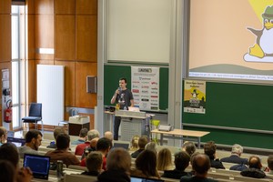Obmann Chris Pratl eröffnet die Grazer Linuxtage 2026 - © Johannes Teichert