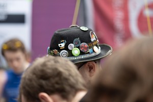 Messe Attire - Hut mit Sammlerstücken - © Johannes Teichert